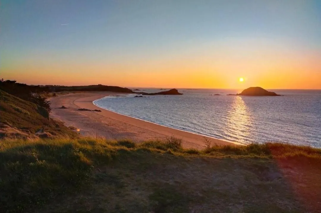 Mobilhome Tout Confort, Proche Saint-Malo, A 50 M De La Plage Et Du Gr34 Campsite Saint-Coulomb